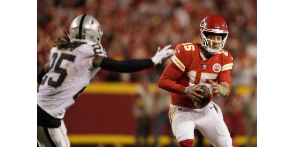 Tanto los Kansas City Chiefs como Las Vegas Raiders sufren deficiencias defensivas